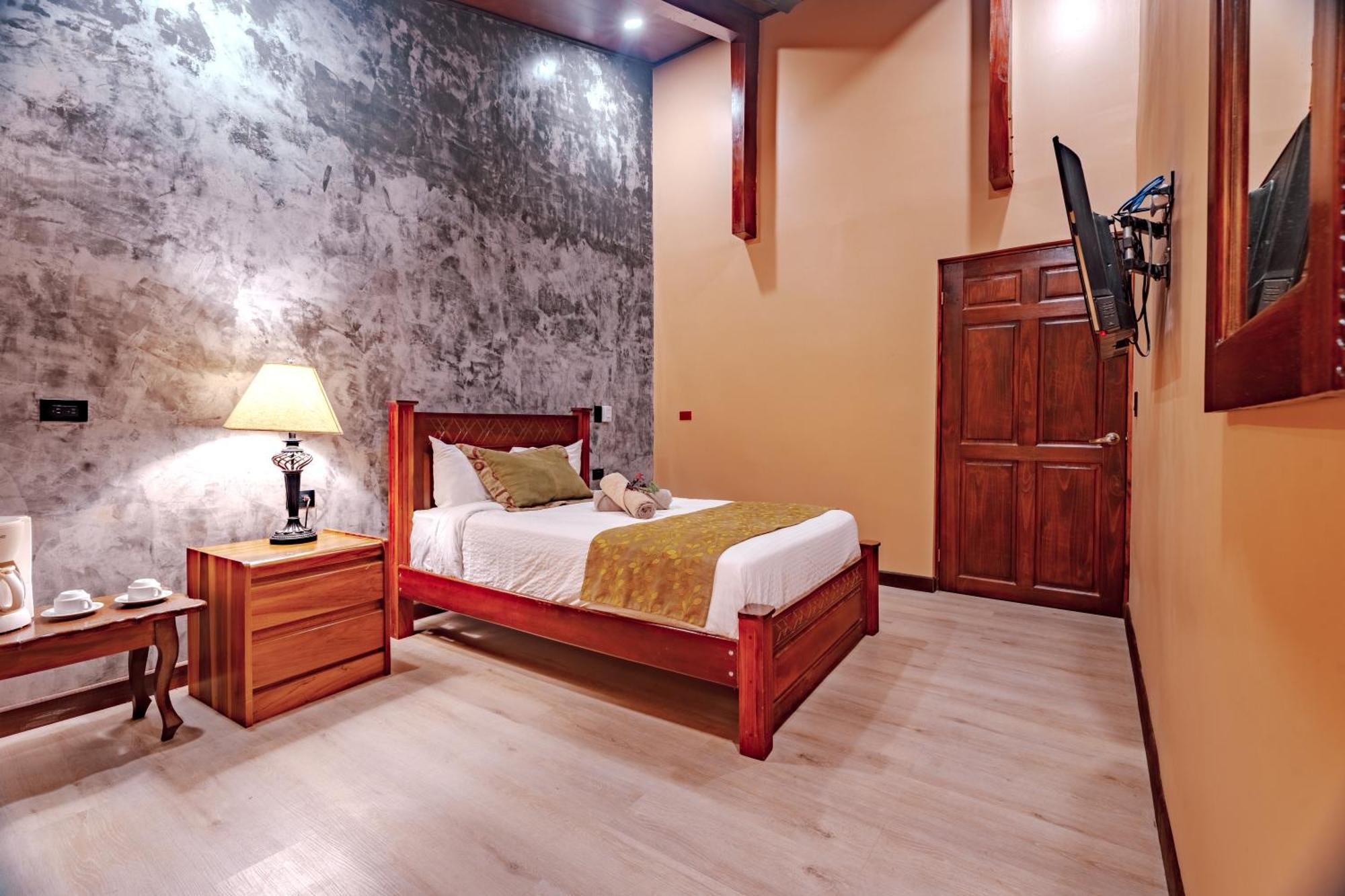 Hotel Villa Florencia ตูร์เรียลบา ภายนอก รูปภาพ