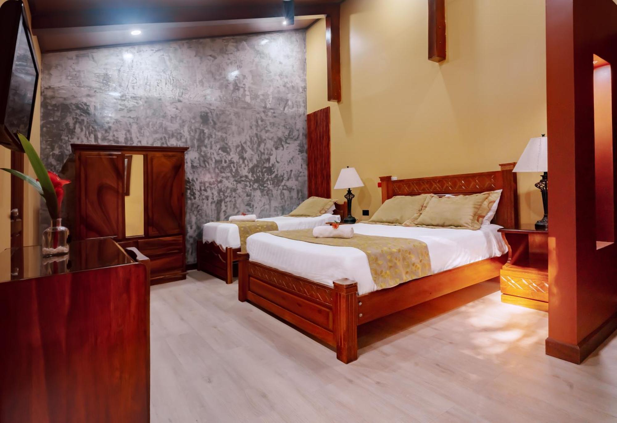 Hotel Villa Florencia ตูร์เรียลบา ภายนอก รูปภาพ