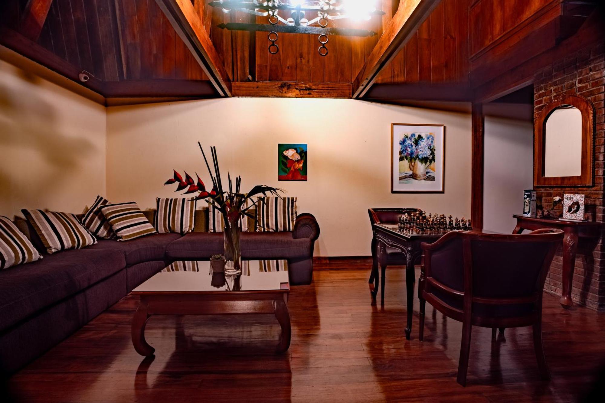 Hotel Villa Florencia ตูร์เรียลบา ภายนอก รูปภาพ