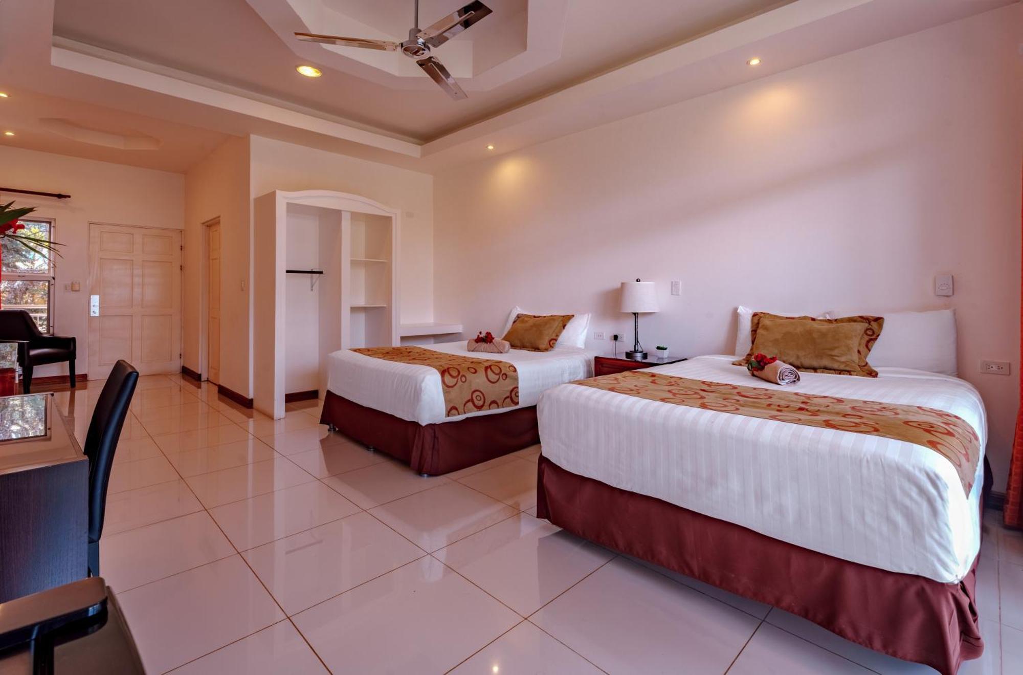 Hotel Villa Florencia ตูร์เรียลบา ภายนอก รูปภาพ